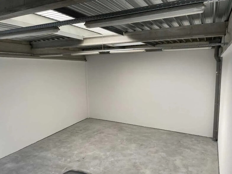 Flex in Chambly for lease - Interior Photo - Image 2 of 6