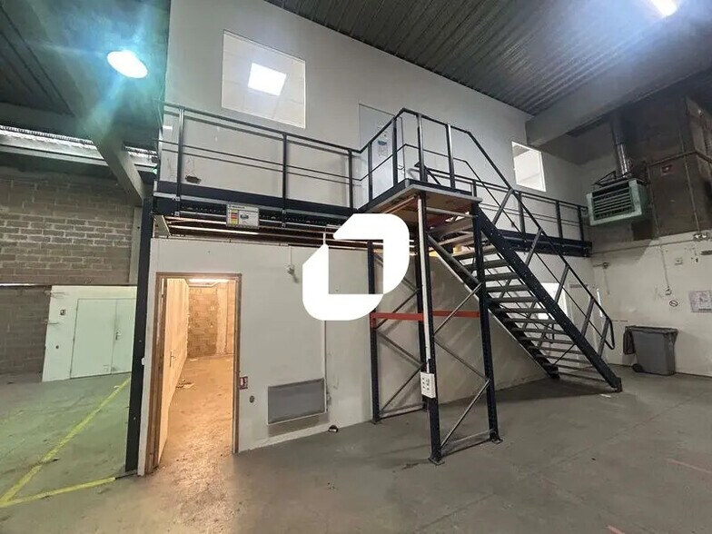 Flex in Bezons for lease - Interior Photo - Image 3 of 13