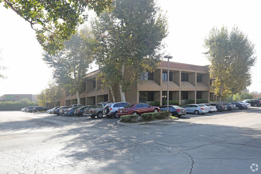2120 Foothill Blvd, La Verne, CA for lease - Primary Photo - Image 1 of 3