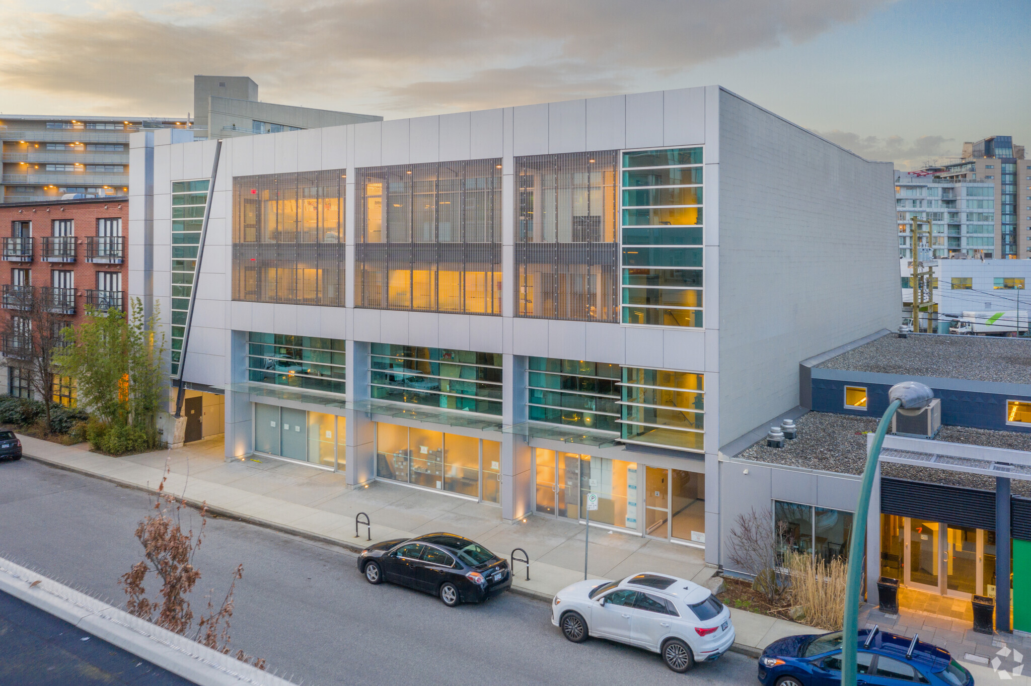 375 W 5th Ave, Vancouver, BC à louer Photo du bâtiment- Image 1 de 8