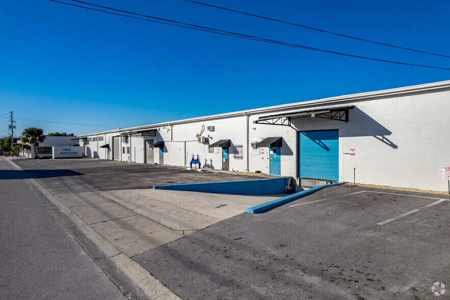 2442 N 23rd St, Saint Petersburg, FL à louer - Photo du bâtiment - Image 3 de 11