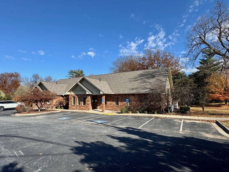 513 N Shiloh St, Springdale, AR for sale - Building Photo - Image 2 of 12