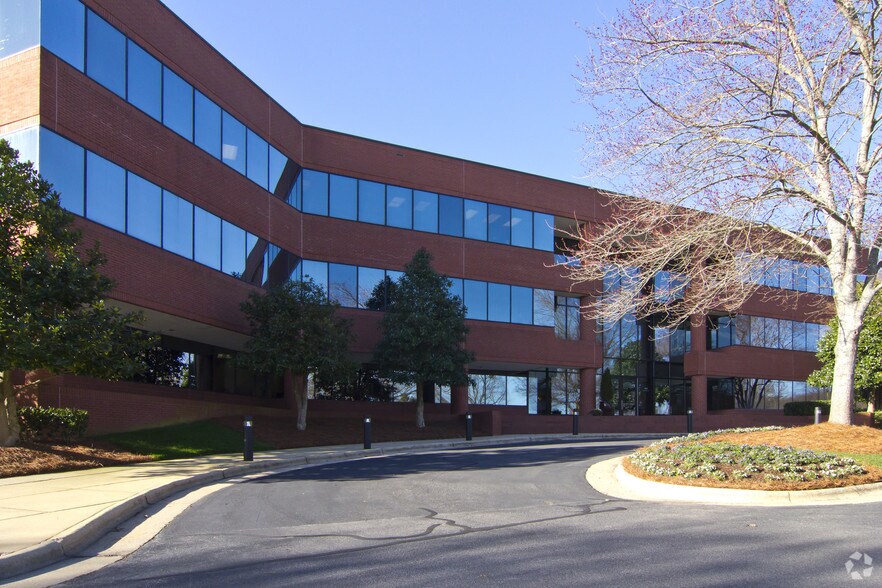 900 Ridgefield Dr, Raleigh, NC à louer - Photo du bâtiment - Image 2 de 31