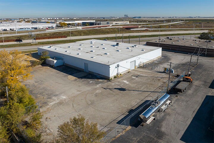 770 Larsen Ln, Bensenville, IL à louer - Photo du bâtiment - Image 3 de 19