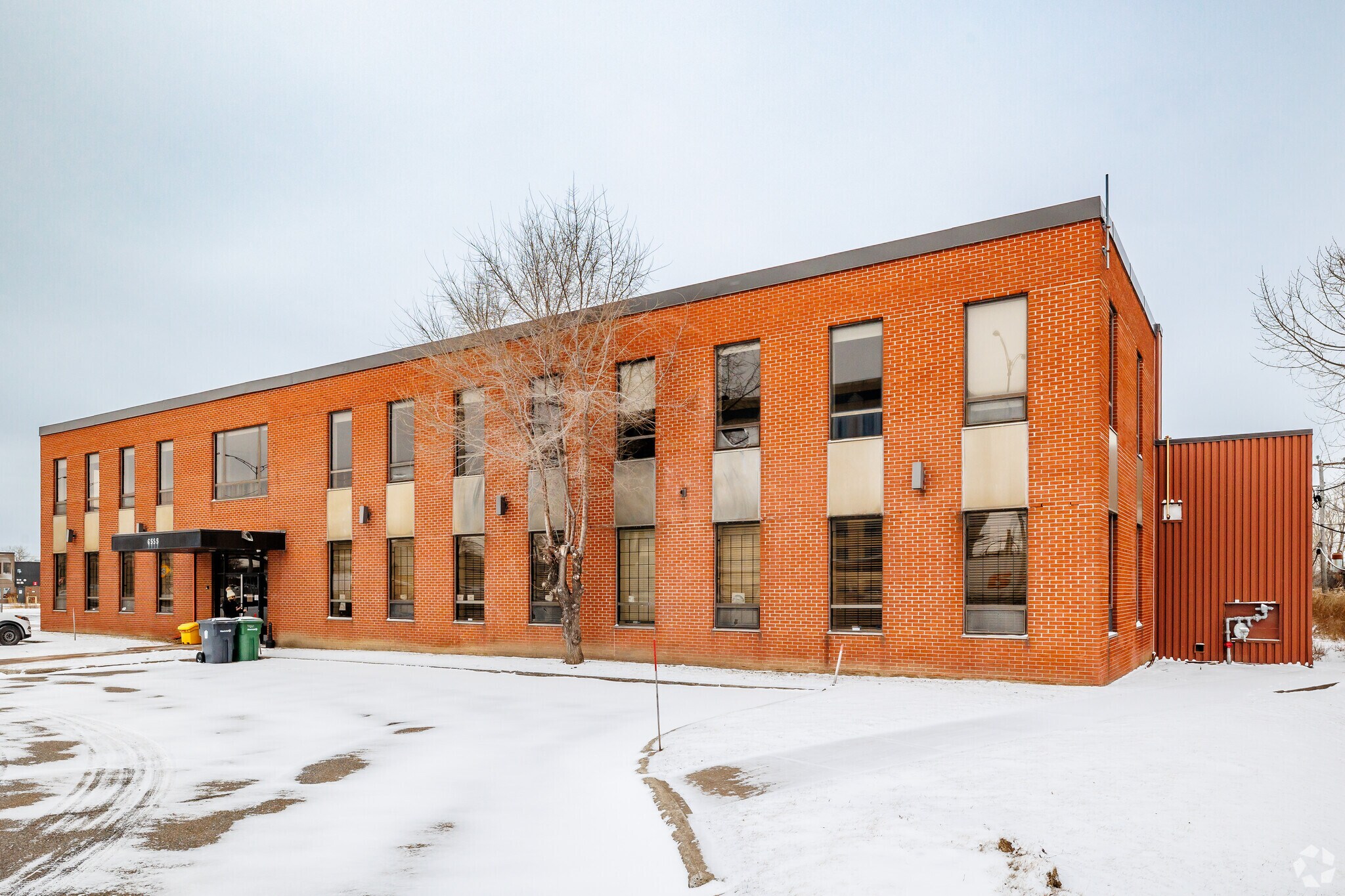 6555-6557 Ch de la Côte-de-Liesse, Montréal, QC à louer Photo du bâtiment- Image 1 de 7