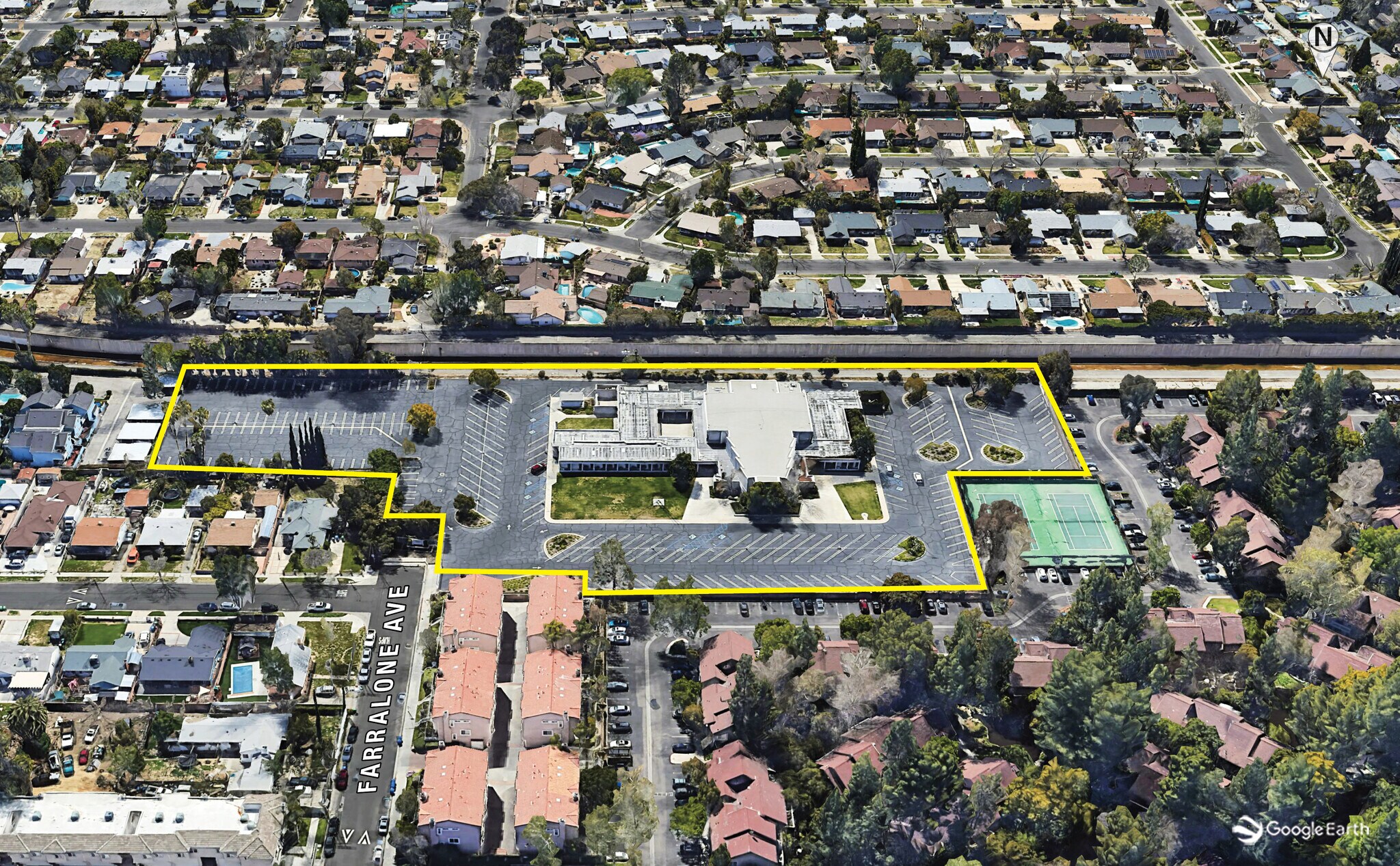 7045 Farralone Ave, Canoga Park, CA à vendre Photo principale- Image 1 de 25