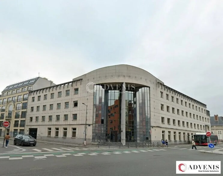 Bureau dans Lille à louer - Photo du bâtiment - Image 1 de 4