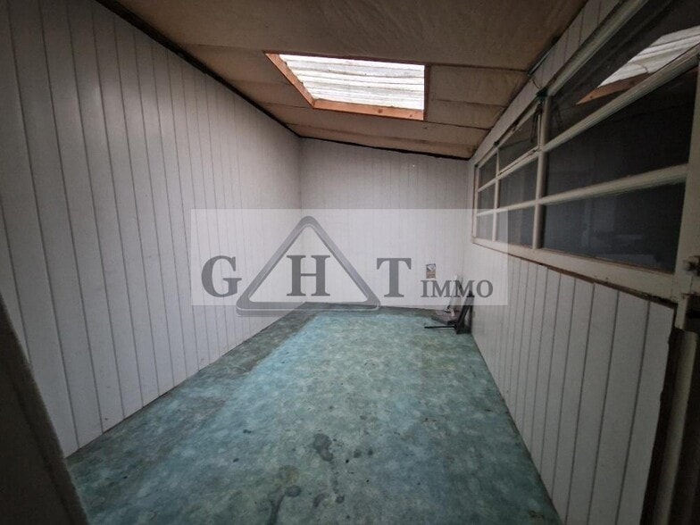 Retail in Montmorency for lease - Interior Photo - Image 3 of 10