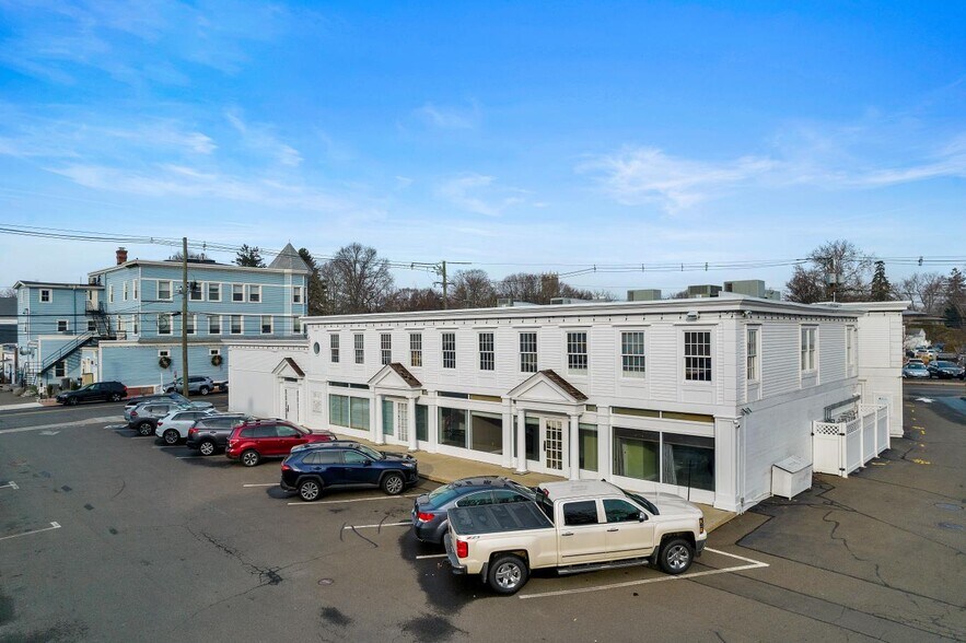 2-4 Water St, Guilford, CT à louer - Photo du bâtiment - Image 3 de 10