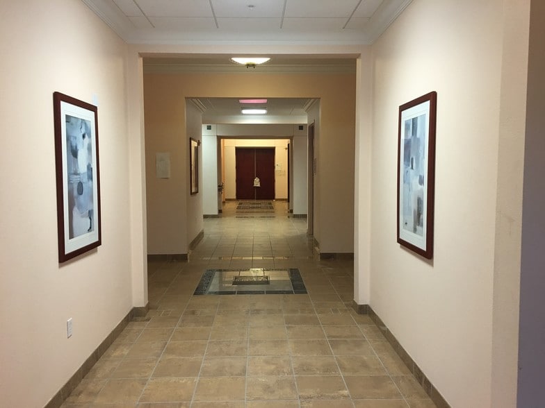 6056 Boynton Beach Blvd, Boynton Beach, FL for lease - Interior Photo - Image 2 of 4