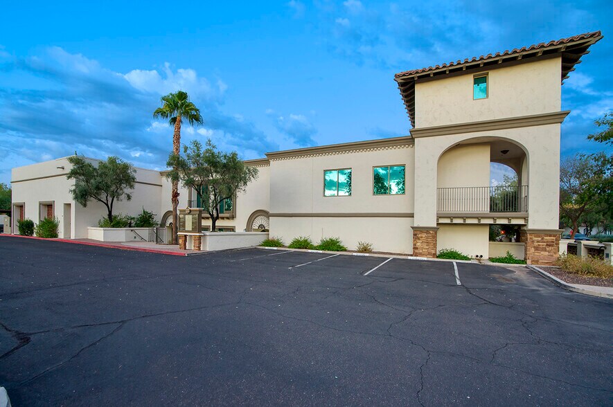 11000 N Scottsdale Rd, Scottsdale, AZ à louer - Photo du bâtiment - Image 3 de 10