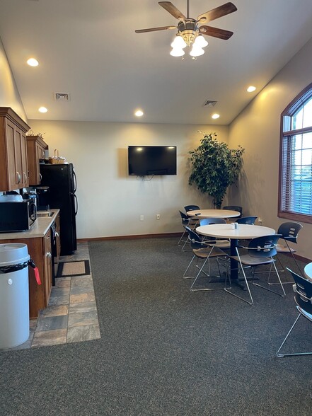 9071-9079 Stellhorn Crossing Pky, Fort Wayne, IN for lease - Interior Photo - Image 2 of 7