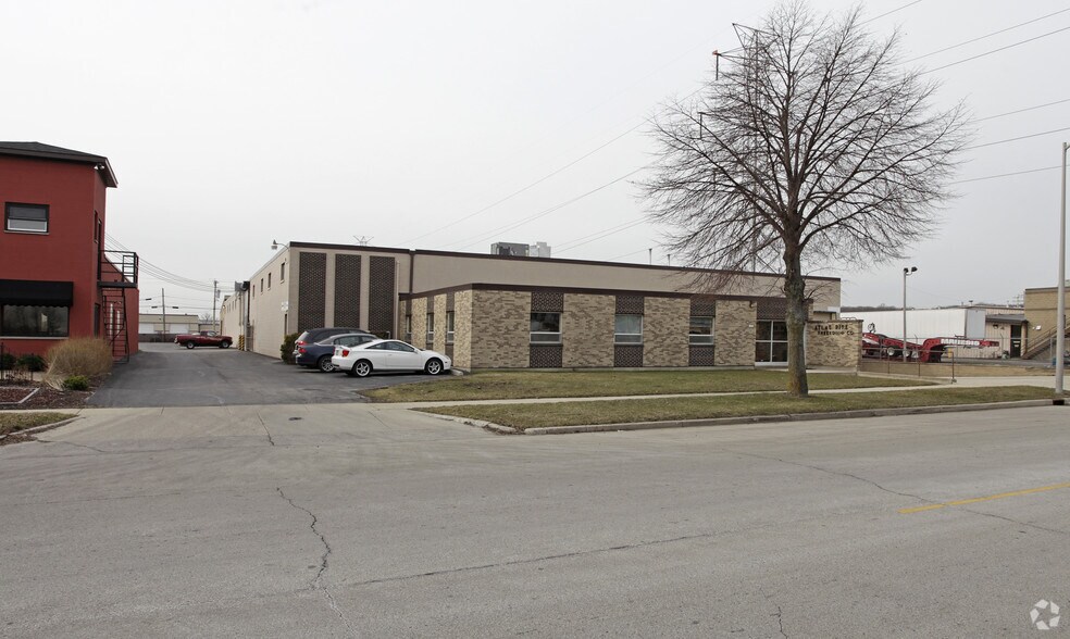 11133 W Rogers St, Milwaukee, WI for lease - Building Photo - Image 3 of 11