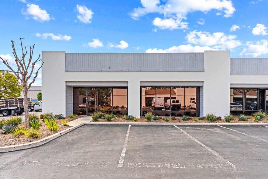 420 Apollo St, Brea, CA à louer - Photo du bâtiment - Image 3 de 7