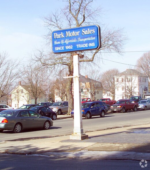 720 S Main St, Fall River, MA à vendre - Photo du bâtiment - Image 2 de 5