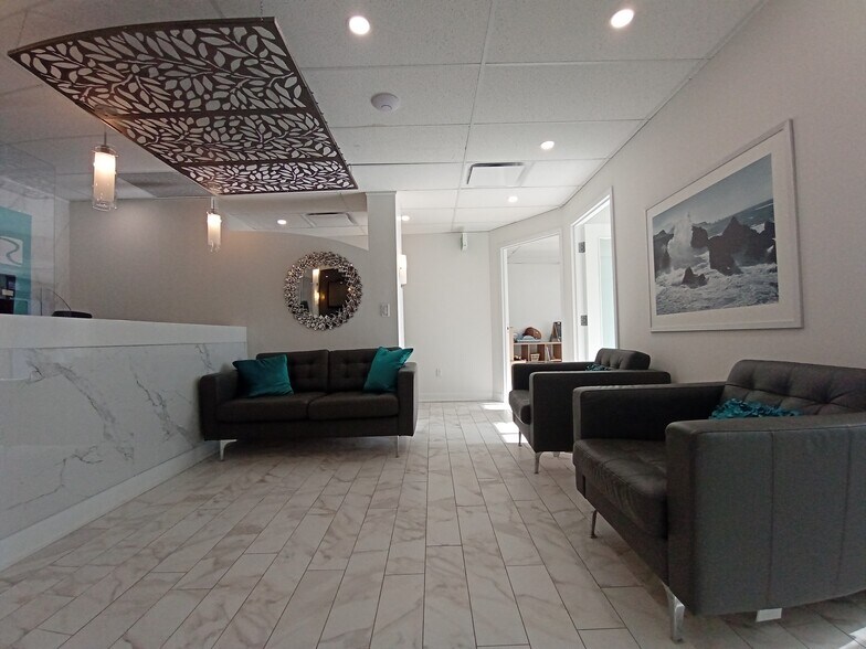 69 Kempster Ave, Ottawa, ON for lease - Interior Photo - Image 3 of 18