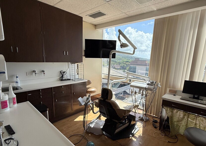 4211 Waialae Ave, Honolulu, HI à louer - Photo du bâtiment - Image 2 de 7