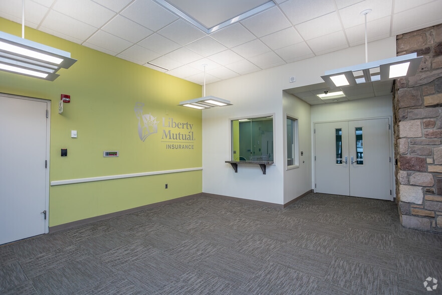 2501 Wilmington Rd, New Castle, PA for lease - Lobby - Image 3 of 18