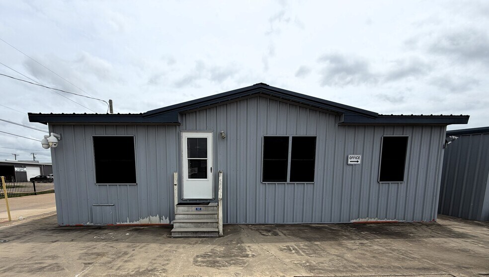 2102 S 3rd St, Mabank, TX à louer - Photo du bâtiment - Image 1 de 7