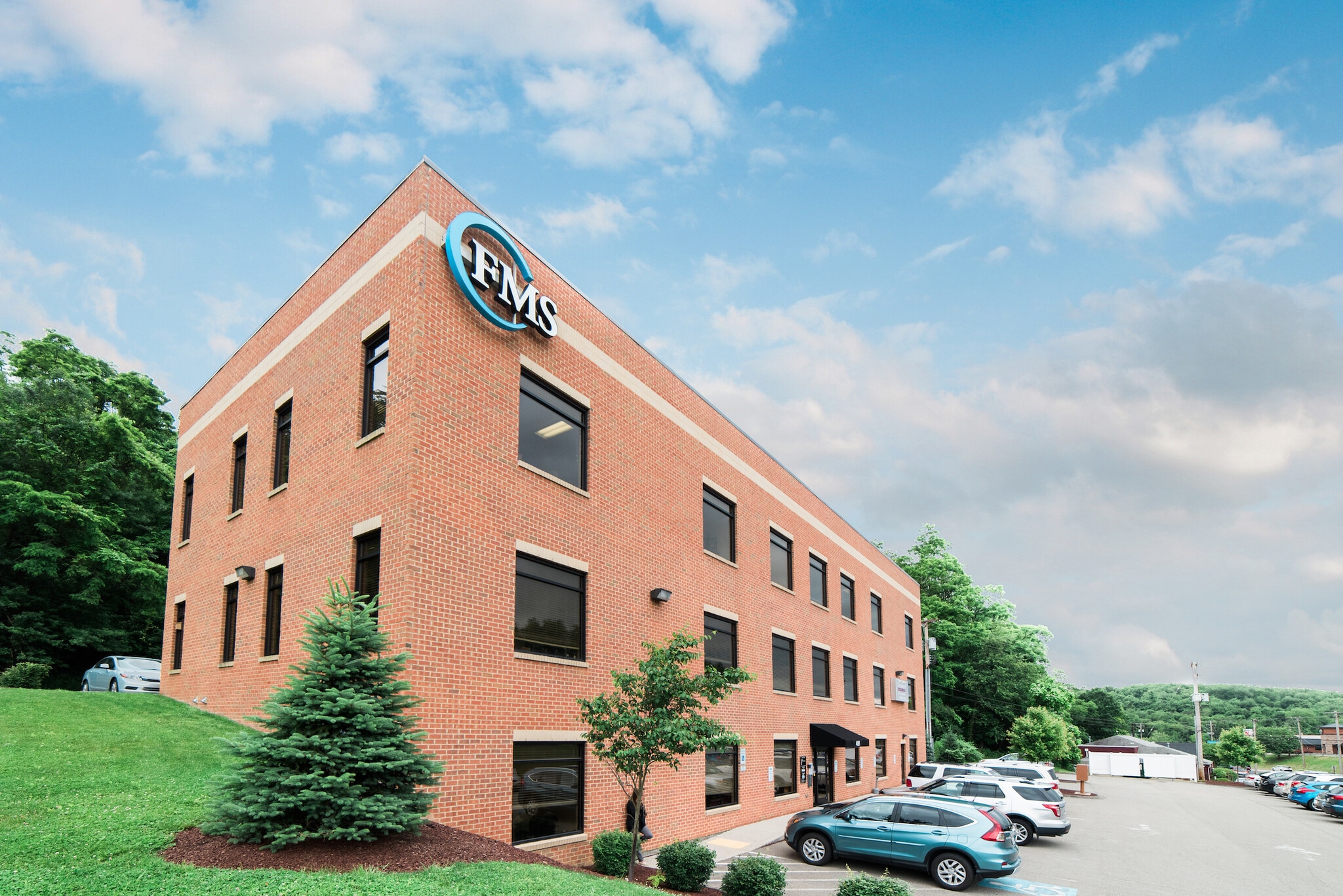 491 E Bruceton Rd, Pleasant Hills, PA à louer Photo du bâtiment- Image 1 de 5