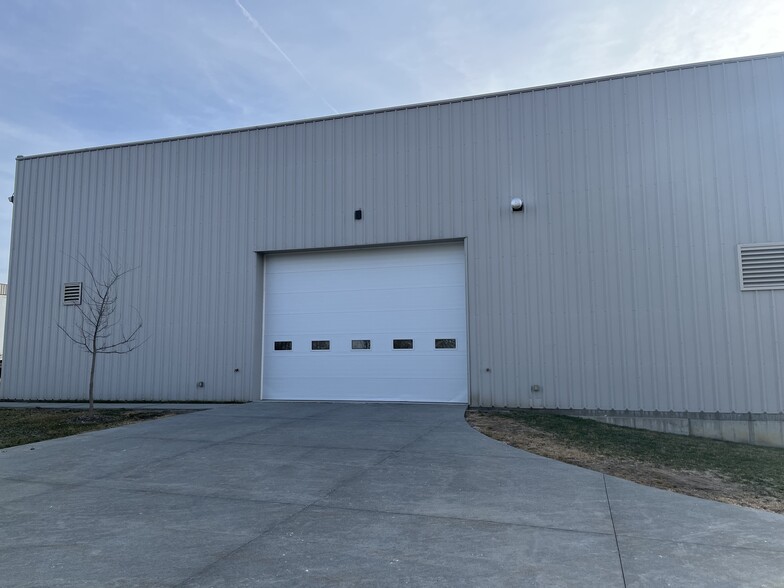 1115 S Bell Ave, Ames, IA for lease - Building Photo - Image 3 of 30