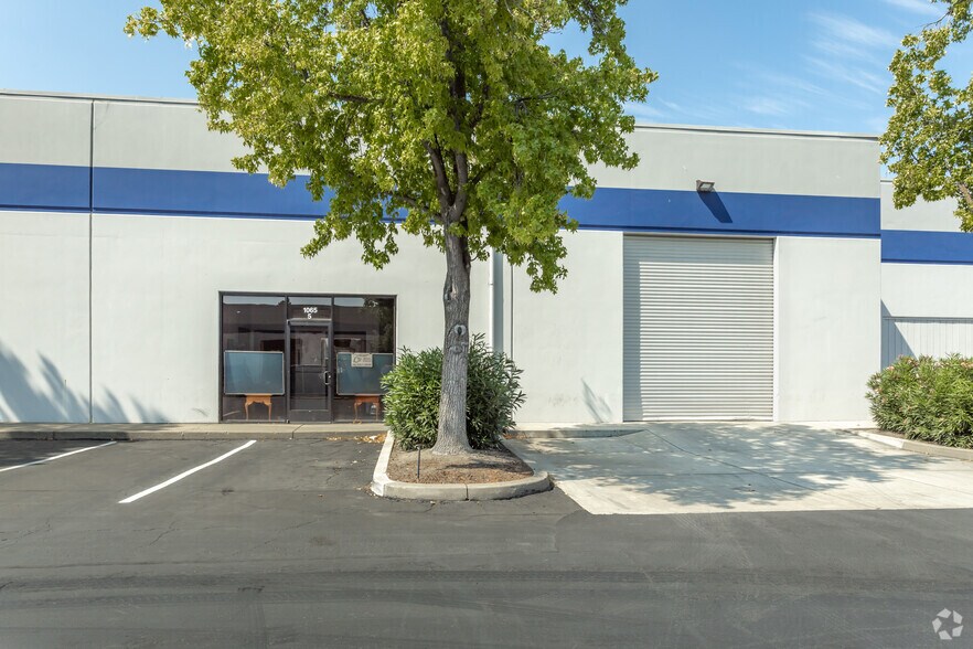 1065 National Dr, Sacramento, CA à louer - Photo du bâtiment - Image 3 de 6