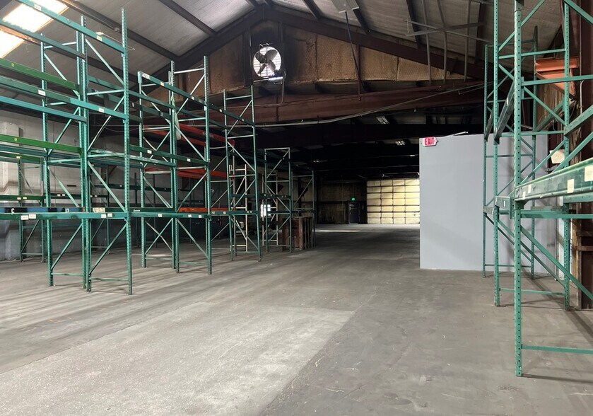 4205 Pinemont Dr, Houston, TX for lease - Interior Photo - Image 2 of 5