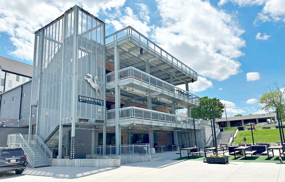 7401 Main St, Omaha, NE à louer - Photo du bâtiment - Image 3 de 7