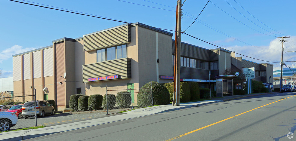 3314-3318 Oak St, Saanich, BC for lease - Primary Photo - Image 1 of 7