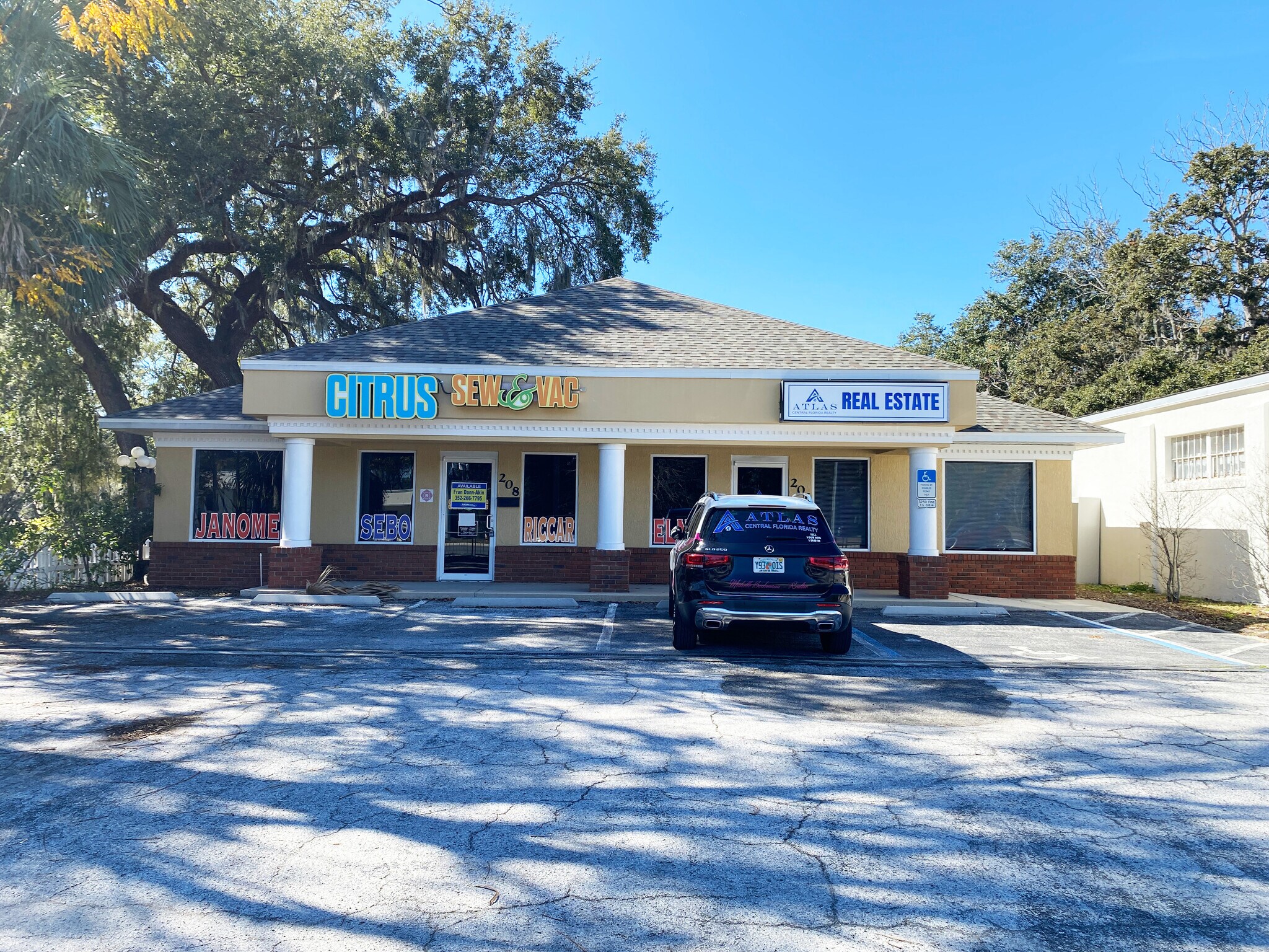 208 S US-27 Hwy, Lady Lake, FL à louer Photo principale- Image 1 de 17