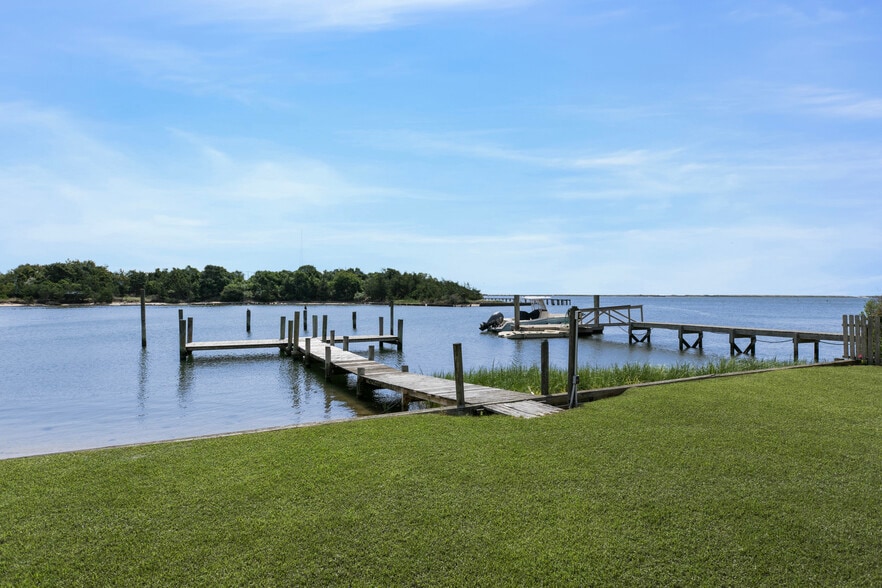 35 Gardners Ln, Hampton Bays, NY for sale - Building Photo - Image 1 of 23