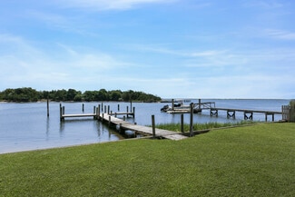 More details for 35 Gardners Ln, Hampton Bays, NY - Multifamily for Sale