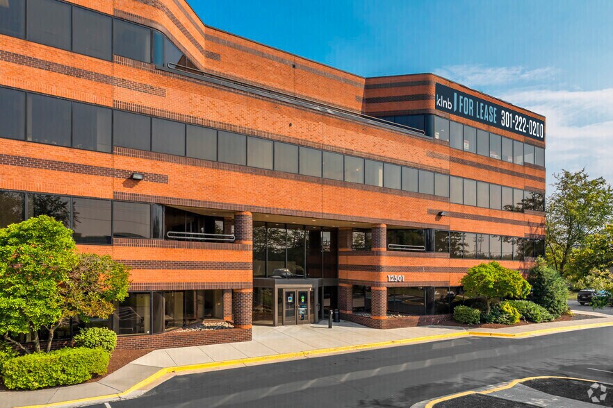 12501 Prosperity Dr, Silver Spring, MD à louer - Photo du bâtiment - Image 2 de 5