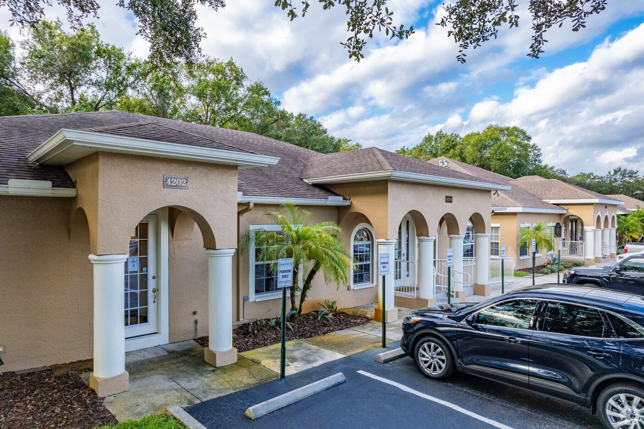 4202-4204 W Linebaugh Ave, Tampa, FL à louer Photo principale- Image 1 de 6