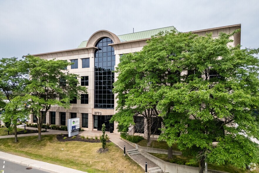 3773-3777 Boul De La Côte-Vertu, Montréal, QC à louer - Photo du bâtiment - Image 3 de 10