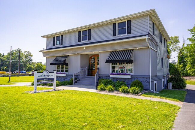Plus de détails pour 581 Whitney Rd W, Fairport, NY - Bureau à vendre