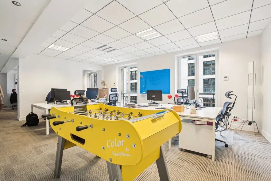 24 Rue De Châteaudun, Paris à louer - Photo du bâtiment - Image 2 de 13