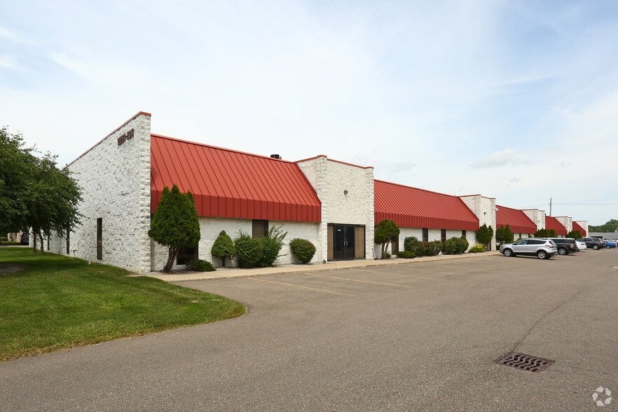 12251-12283 Universal Dr, Taylor, MI for lease - Primary Photo - Image 1 of 5