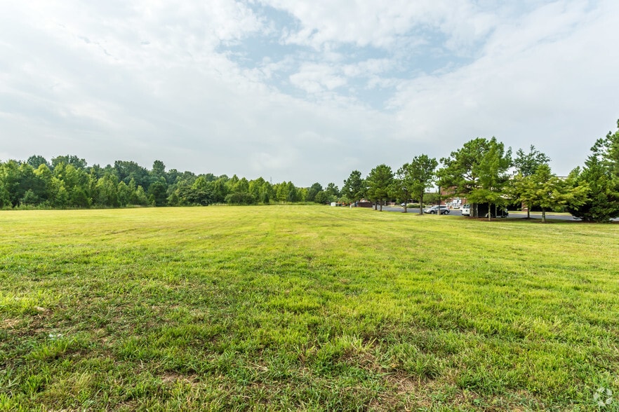 9195 Crestwyn Hills Dr, Germantown, TN for sale - Primary Photo - Image 1 of 4