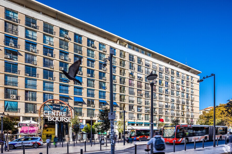 Office in Marseille for lease - Building Photo - Image 1 of 1