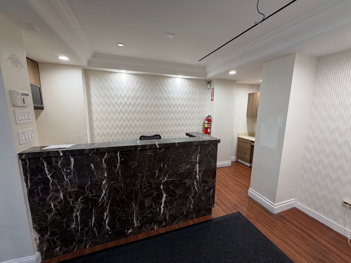2408-2412 Ocean Ave, Brooklyn, NY 11229 - Unité MO -  - Photo intérieure - Image 2 of 14