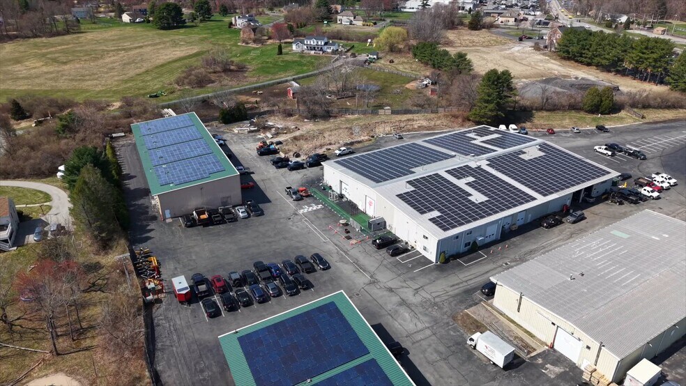 28 Hastings St Industrial Park portefeuille de 5 propriétés à vendre sur LoopNet.ca - Vidéo sur l’inscription commerciale - Image 2 de 33