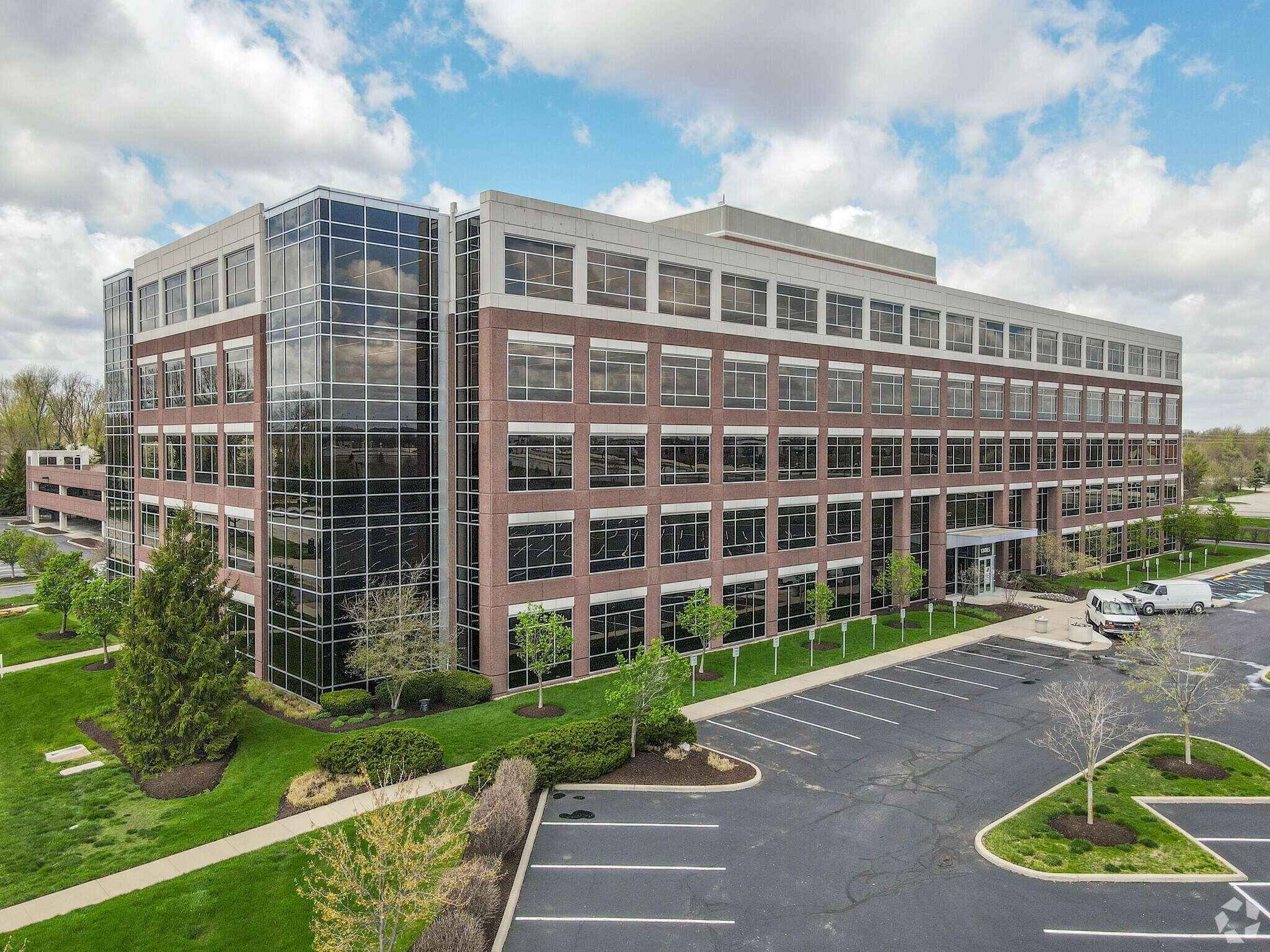 13085 Hamilton Crossing Blvd, Carmel, IN for lease Building Photo- Image 1 of 8