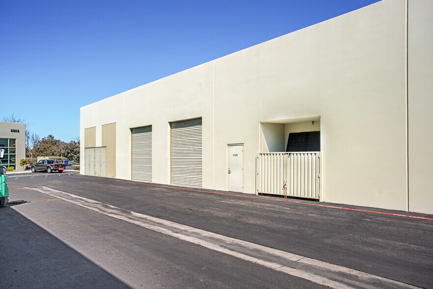 2355 La Mirada Dr, Vista, CA à vendre - Photo du bâtiment - Image 3 de 6