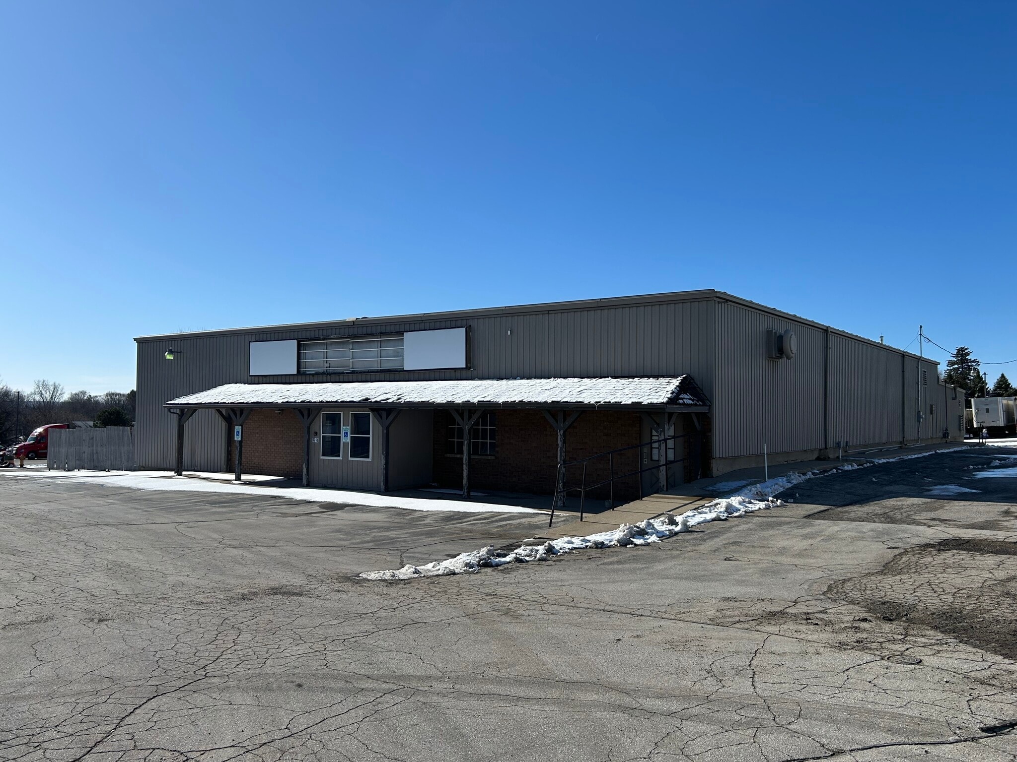 3355 Ridge Rd, Green Bay, WI à louer Photo du bâtiment- Image 1 de 2