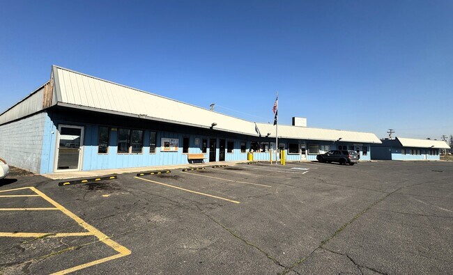 More details for 212 S 1st Ave, Chiloquin, OR - Retail for Sale