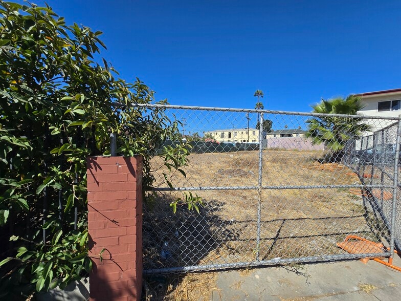 926 N Kingsley Dr, Los Angeles, CA for sale - Building Photo - Image 2 of 2