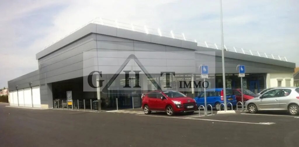 Retail in Mareuil-lès-Meaux for lease Building Photo- Image 1 of 3