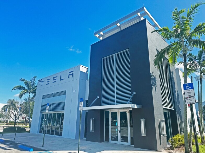 14499 NW 57th Ave, Miami Gardens, FL for sale - Building Photo - Image 2 of 11