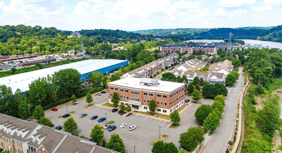 300 Chapel Harbor Dr, Pittsburgh, PA à louer - Photo du bâtiment - Image 1 de 7